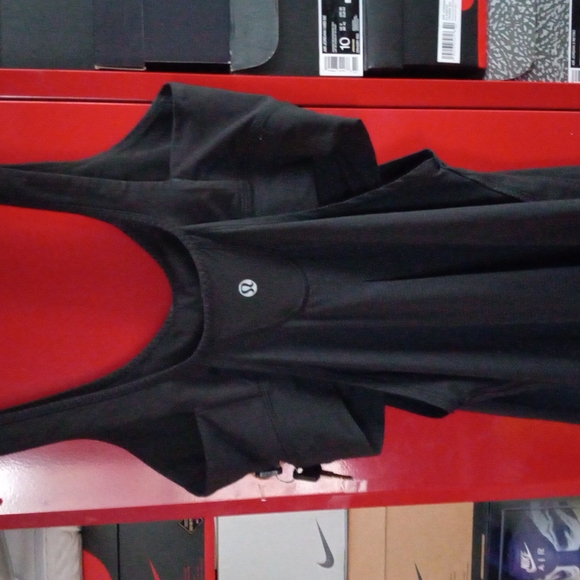 LULULEMON  black drawstring tank top with attached sports bra size 6 - Picture 2 of 8